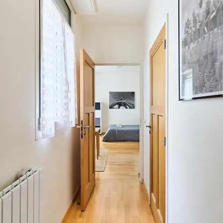 Direct Arc De Triomphe Access *